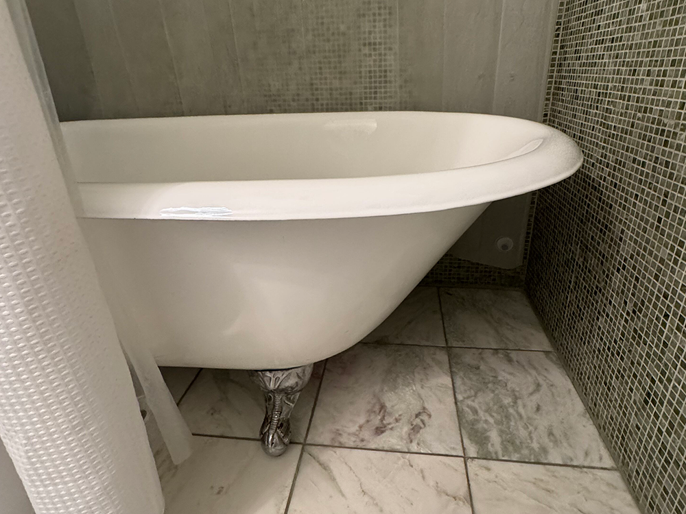 BR 4 clasw foot tub detail 1000 x 750