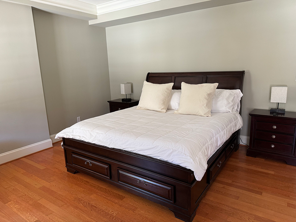 BR 6 bed dark furniture 1000 x 750