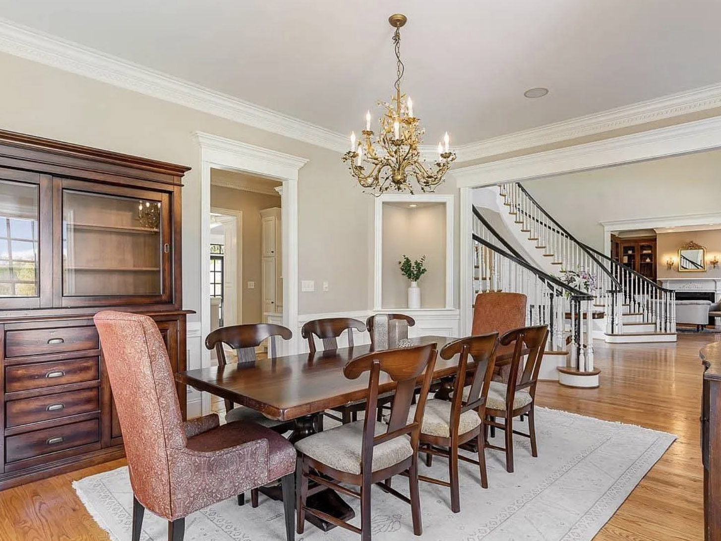 DR 2 toward stairs 1000 x 750