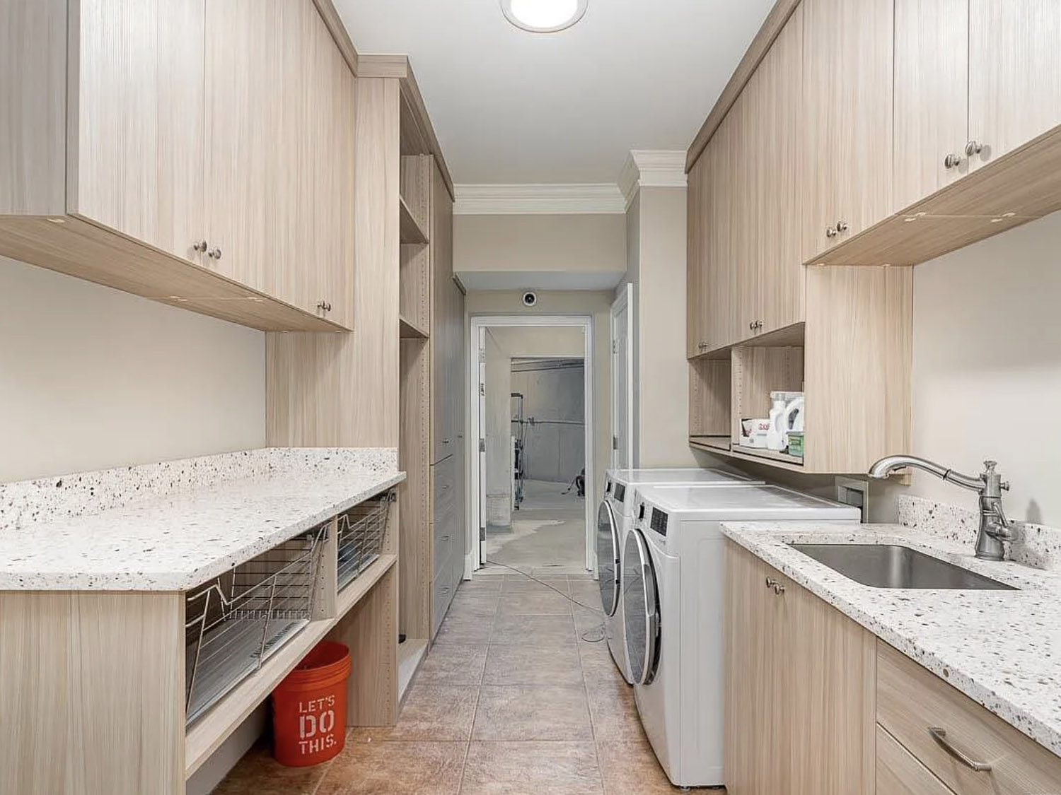 laundry to tunnel. 1000 x 750