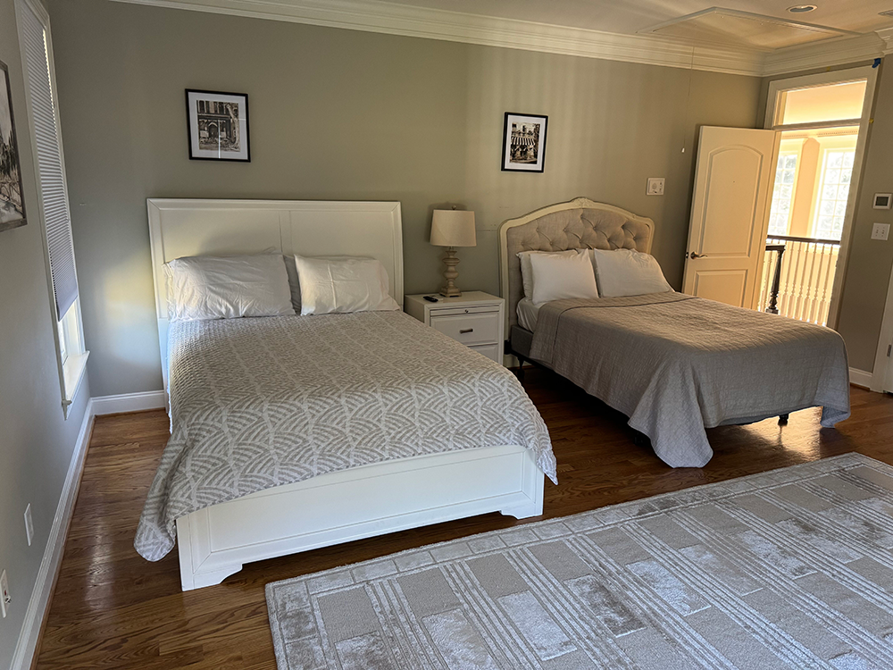 queens view toward door 1000 x 750 0265